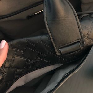 Tumi logos women’s black leather bag